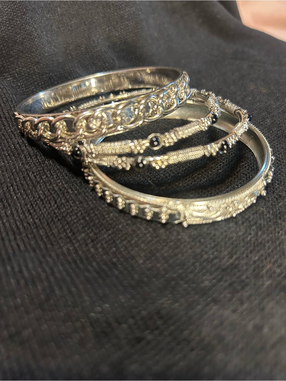 Boho vintage Silver-Tone Stackable Bangle Bracelet Set with Black Accent Beads